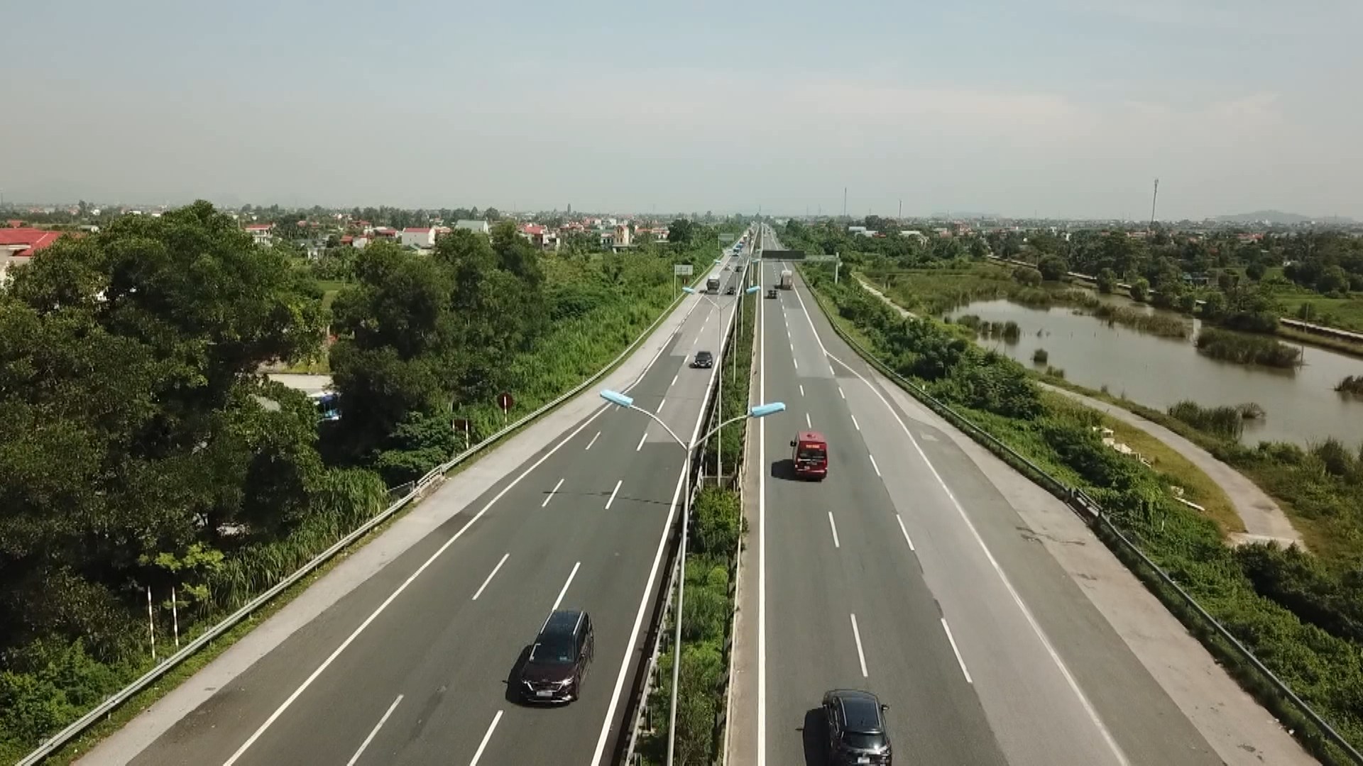 Rà soát, đánh giá kỹ quy định về khoảng cách an toàn trên cao tốc