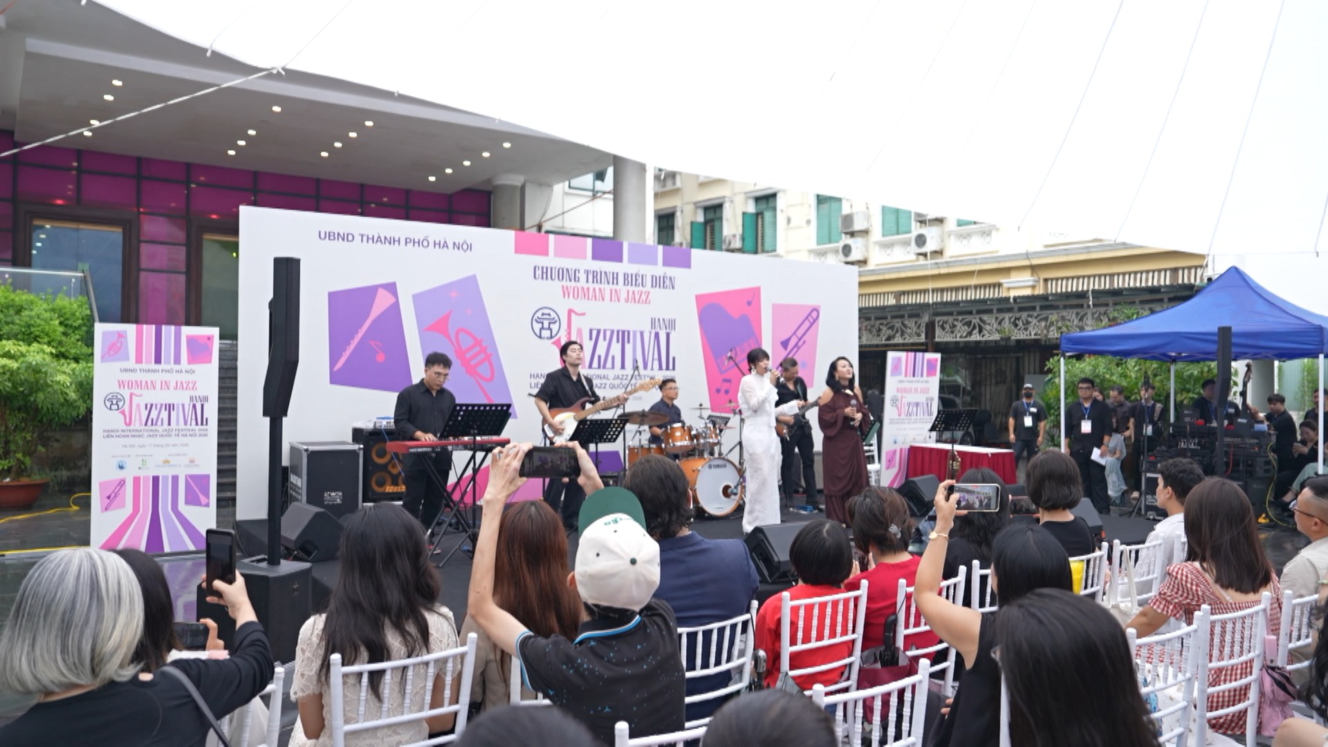 Đưa Jazz xuống phố
