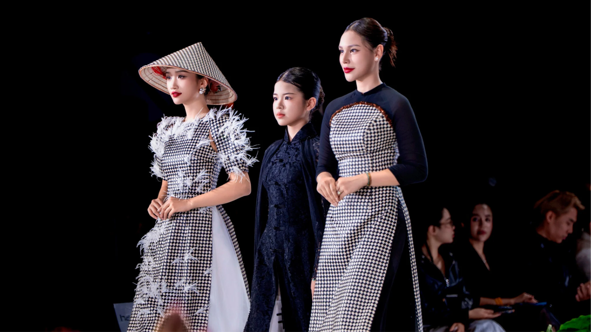 Sắc màu Hà Nội qua ngôn ngữ thời trang đương đại