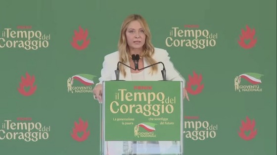 Italy đề xuất cấm khăn che mặt tại các trường học