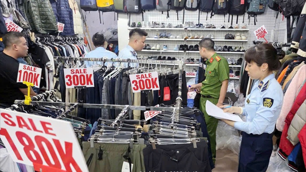 Hà Nội xử lý hơn 6.000 vụ buôn lậu hàng giả trong 8 tháng