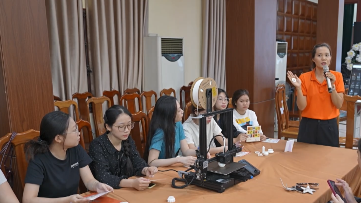 Chạm - Chơi - Hiểu: Khám phá di sản qua trải nghiệm sáng tạo