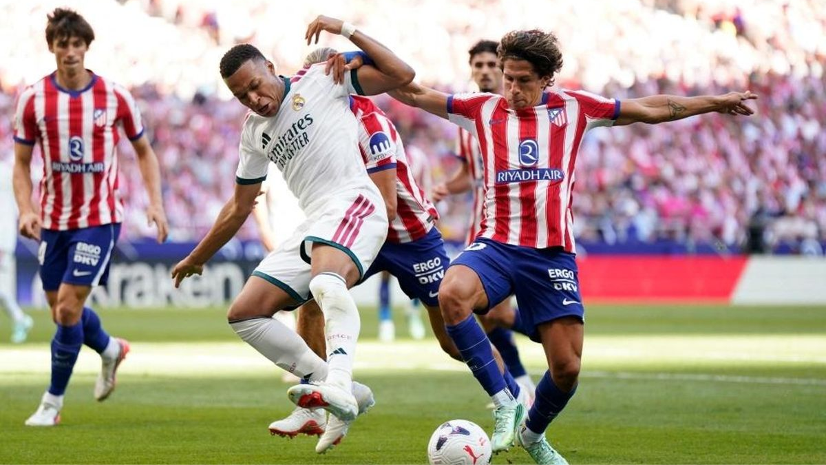 Real Madrid thua derby trong thế mất người