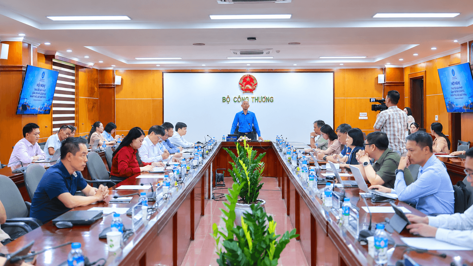 Gỡ vướng cho logistics, thúc đẩy xuất khẩu