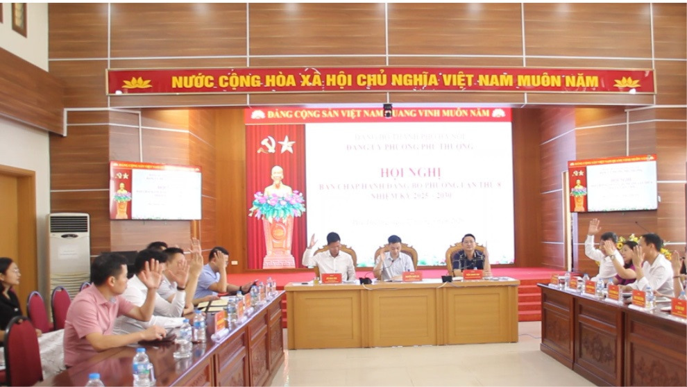 Phường Phú Thượng thống nhất tổ chức lại 5 phòng chuyên môn