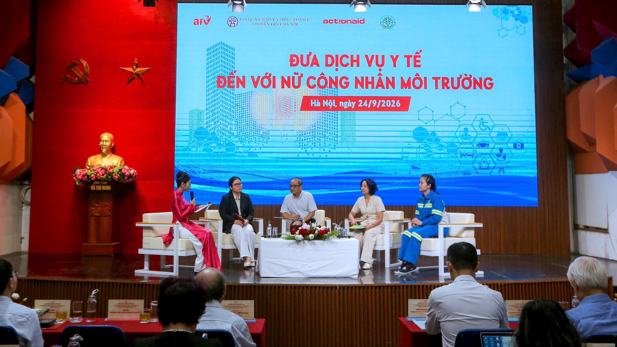 Tọa đàm đưa dịch vụ y tế đến với nữ công nhân môi trường