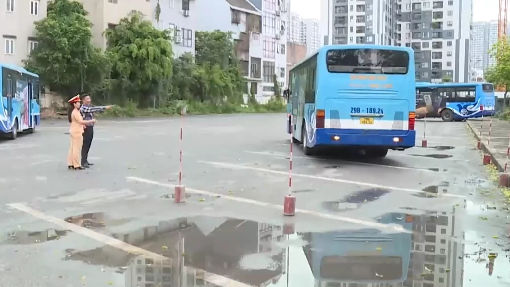 Hà Nội yêu cầu siết chặt an toàn trên các tuyến xe buýt