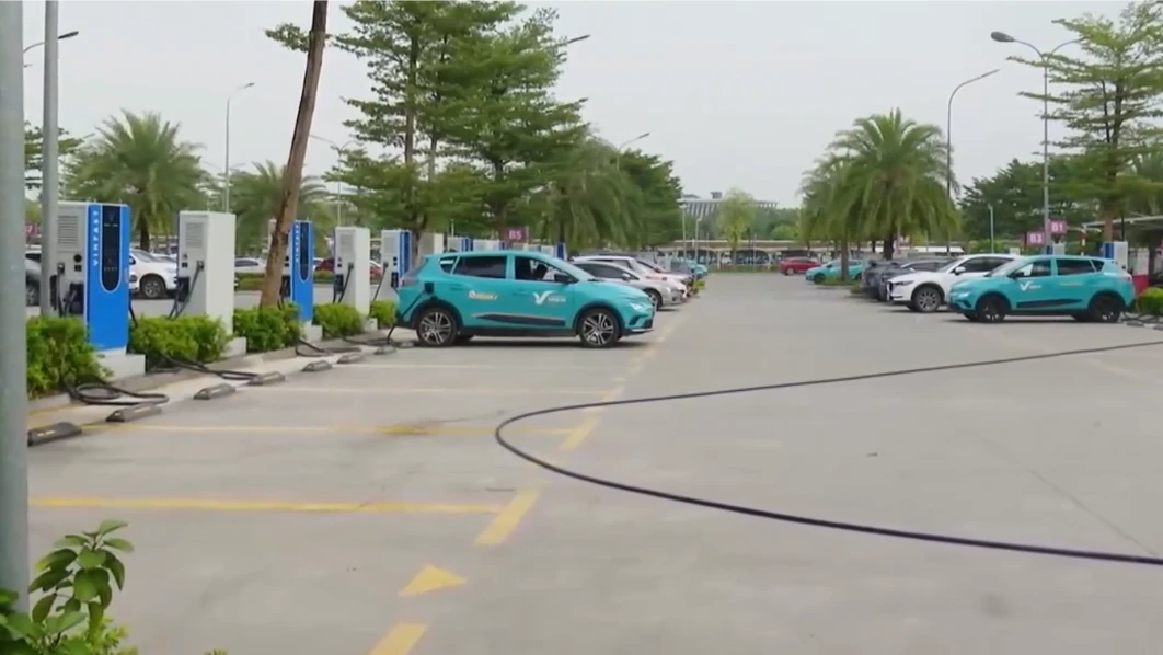 70% taxi và 23% xe buýt trên cả nước đã sử dụng điện