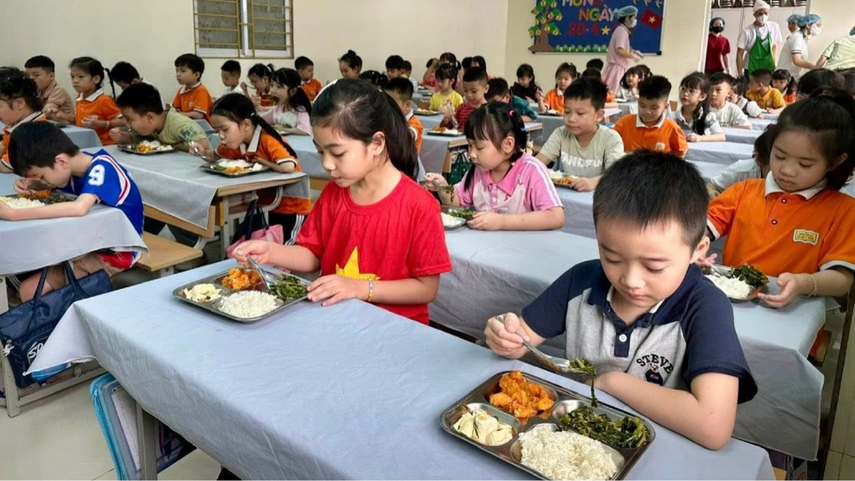 Thủ tướng yêu cầu kiểm soát chặt bữa ăn học đường
