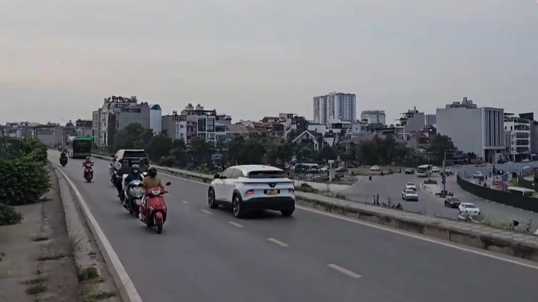 Từ ngày 25/9: Tạm đóng đê Long Biên - Xuân Quan ban đêm