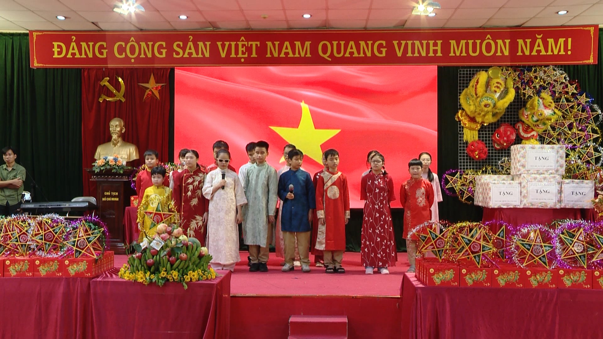 Mang niềm vui đến với trẻ em thiệt thòi dịp Tết Trung thu