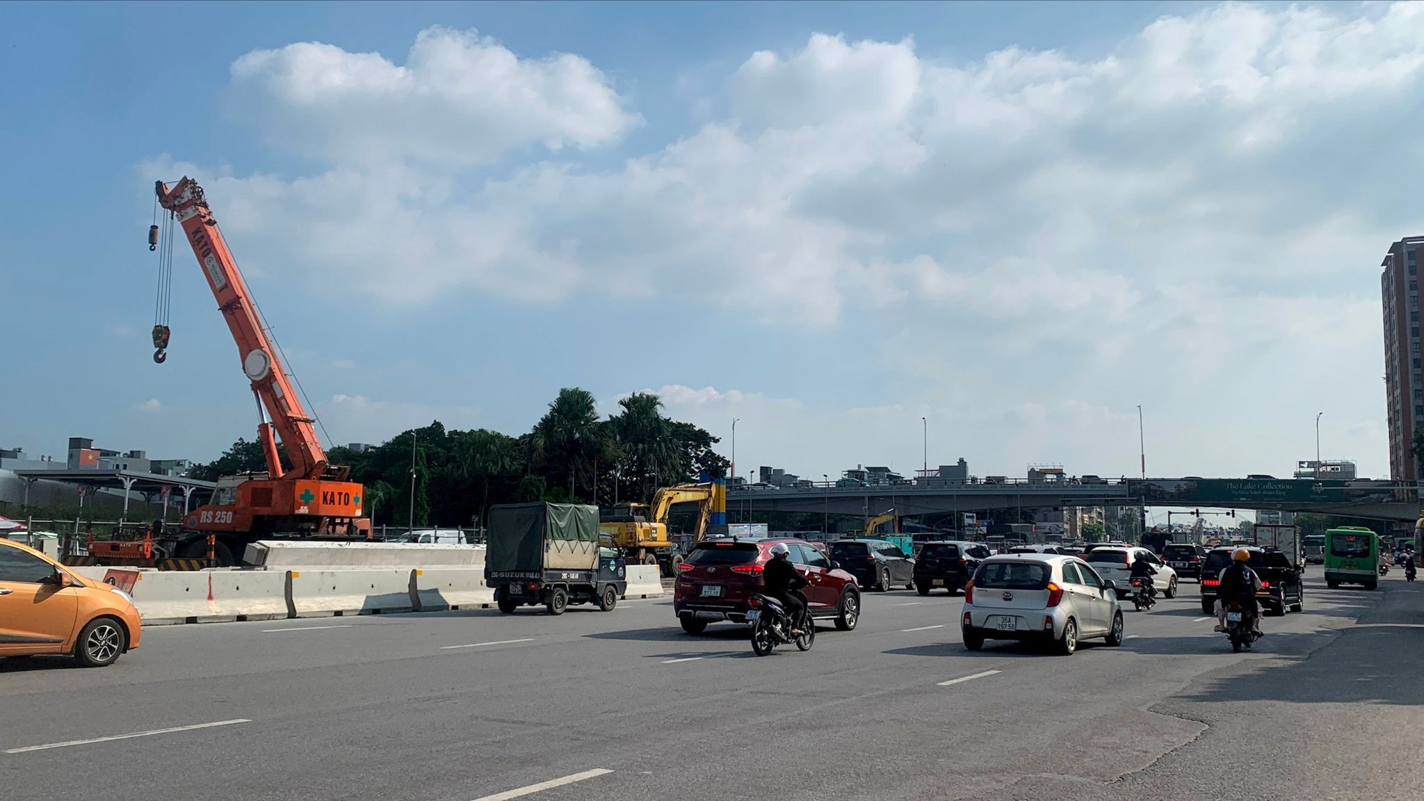 Hà Nội điều chỉnh điểm quay đầu trên đường Cổ Linh để thi công hầm chui