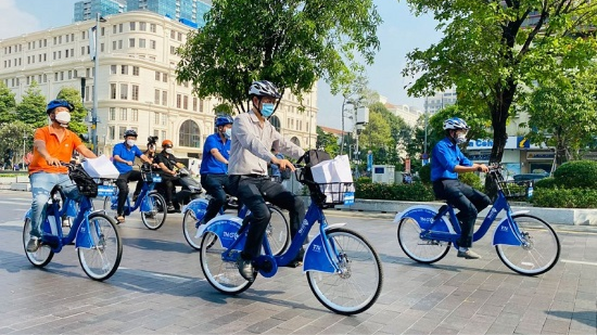 Người dân Hà Nội sử dụng phương tiện 'xanh'