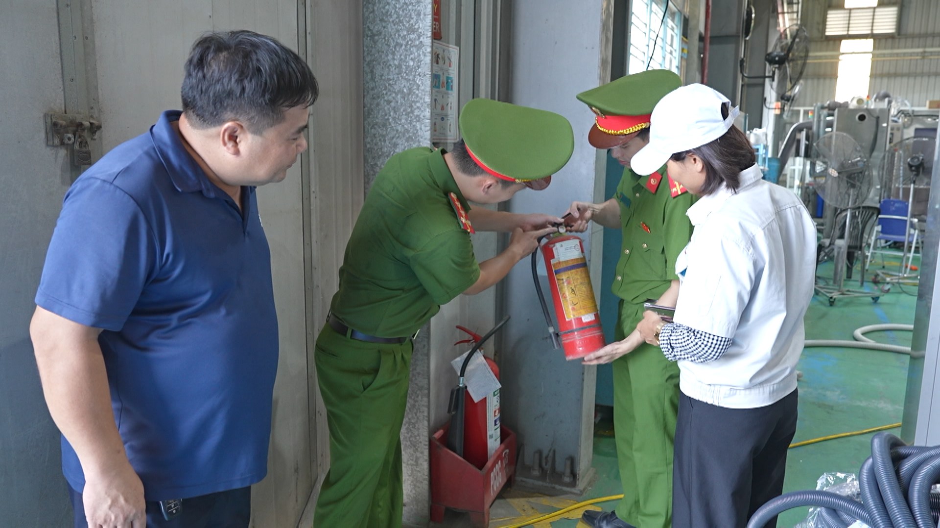 Hà Nội tuyên truyền, kiểm tra phòng ngừa cháy nổ tại kho xưởng