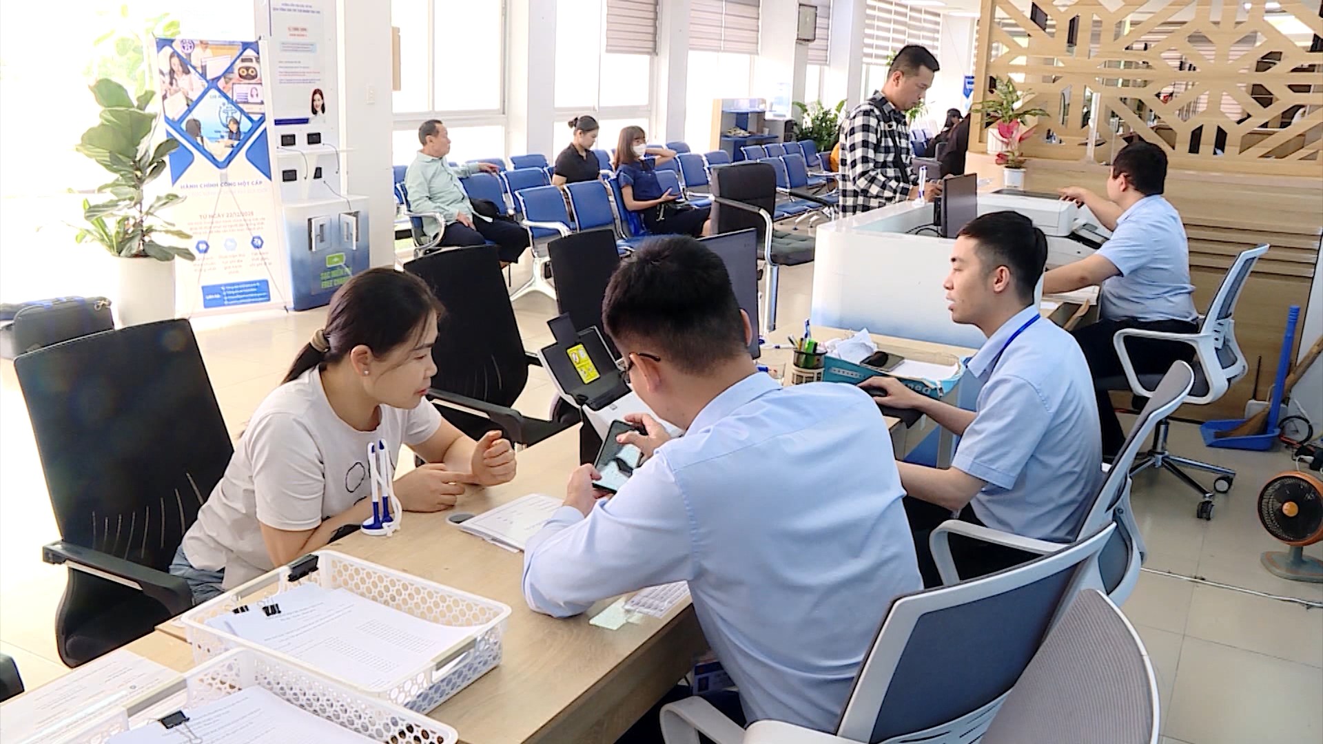 Hà Nội đẩy mạnh giao dịch điện tử giữa chính quyền và doanh nghiệp