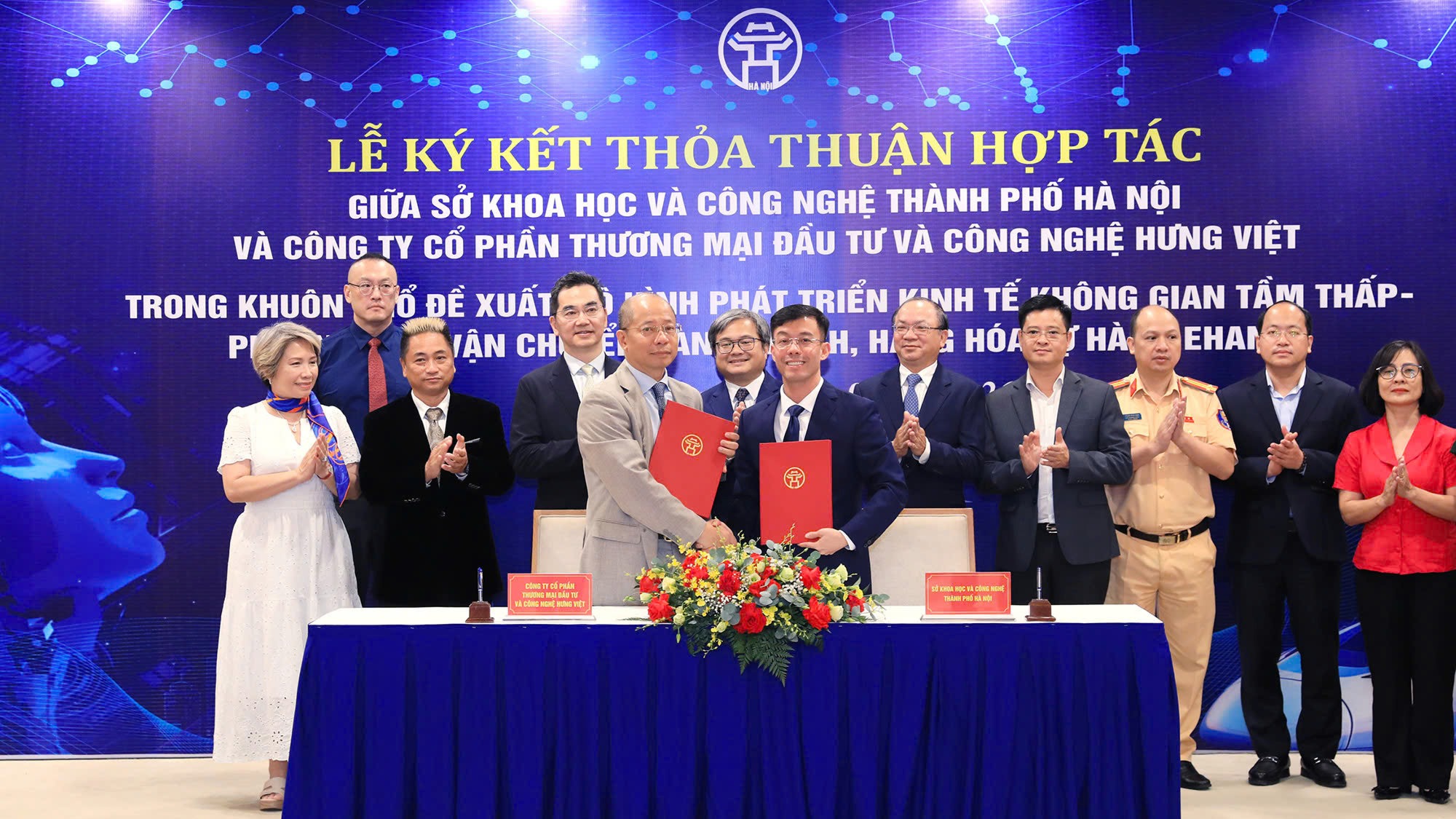 Ký thỏa thuận hợp tác chuẩn bị thử nghiệm 'taxi bay' tại Hà Nội