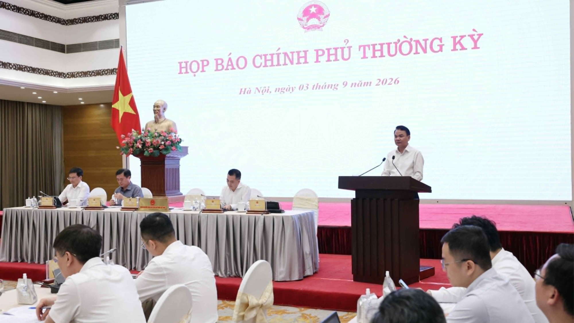 Kinh tế 8 tháng duy trì nhiều động lực tăng trưởng
