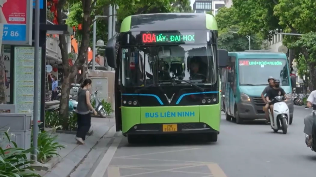 Xe buýt Hà Nội - Văn minh từ những điều tử tế