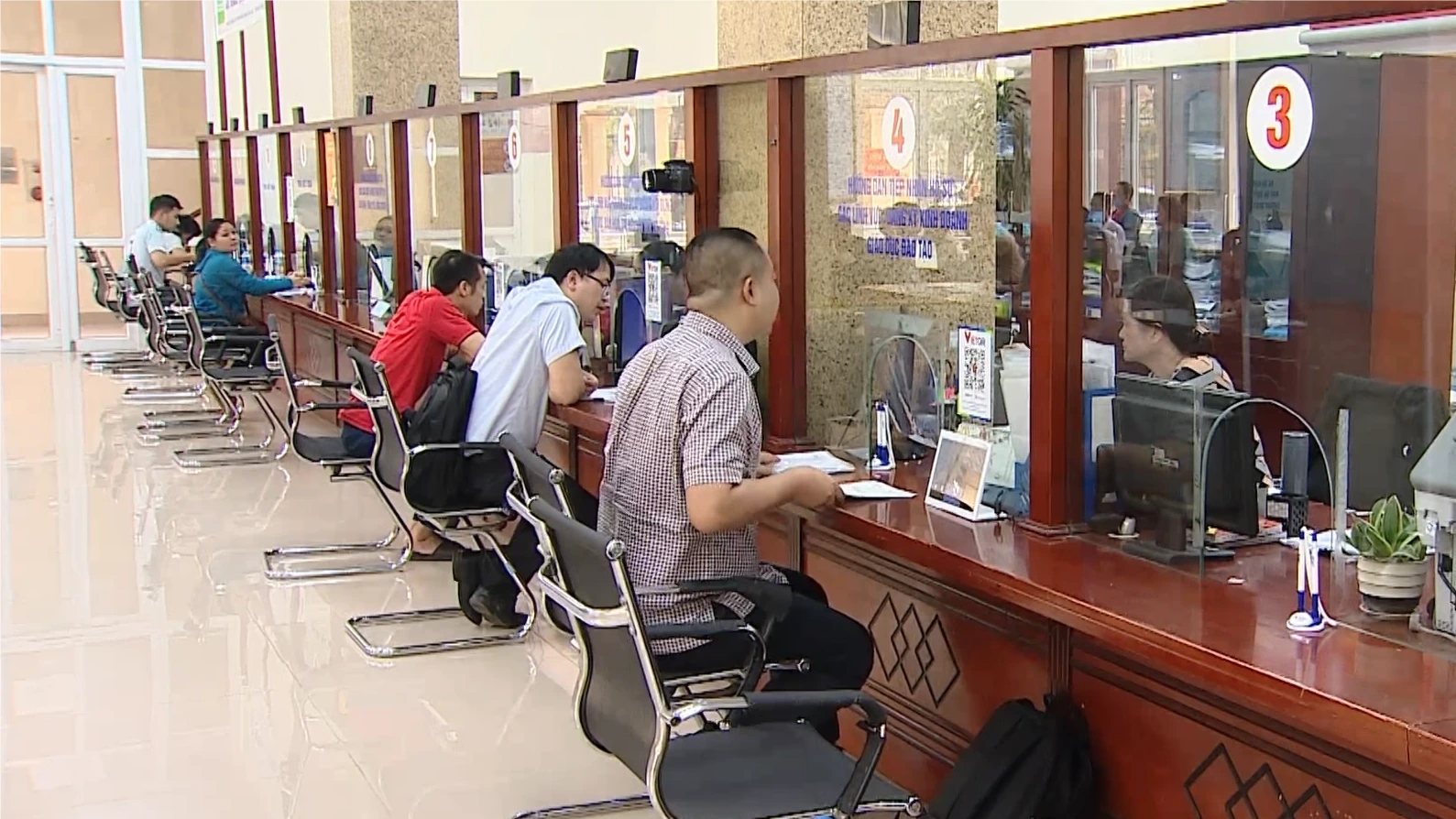 Người dân trực tiếp 'chấm điểm' chất lượng dịch vụ đất đai
