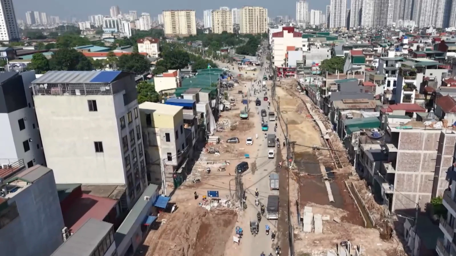 Đường Lĩnh Nam: Còn vướng hạ tầng ngầm trước mốc 10/10 