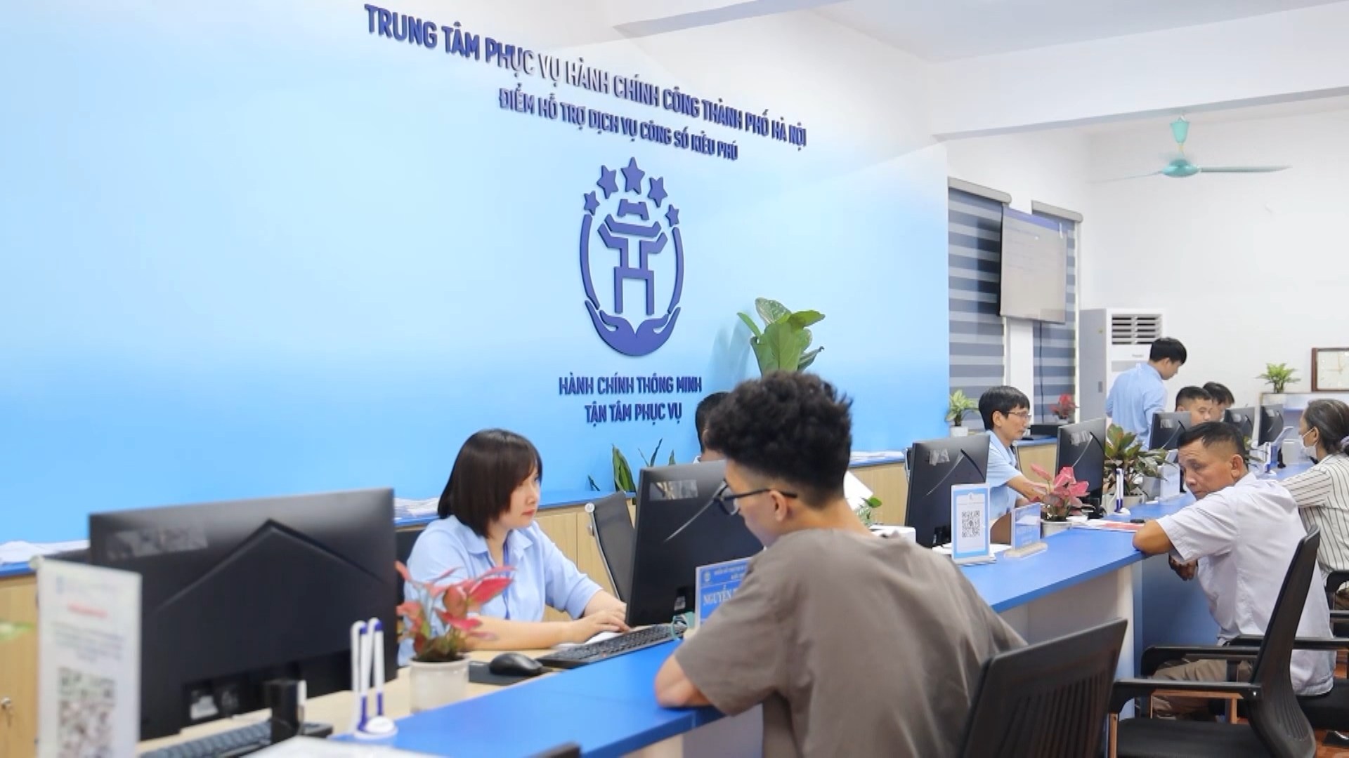 Hà Nội triển khai 660 thủ tục uỷ quyền về cấp xã