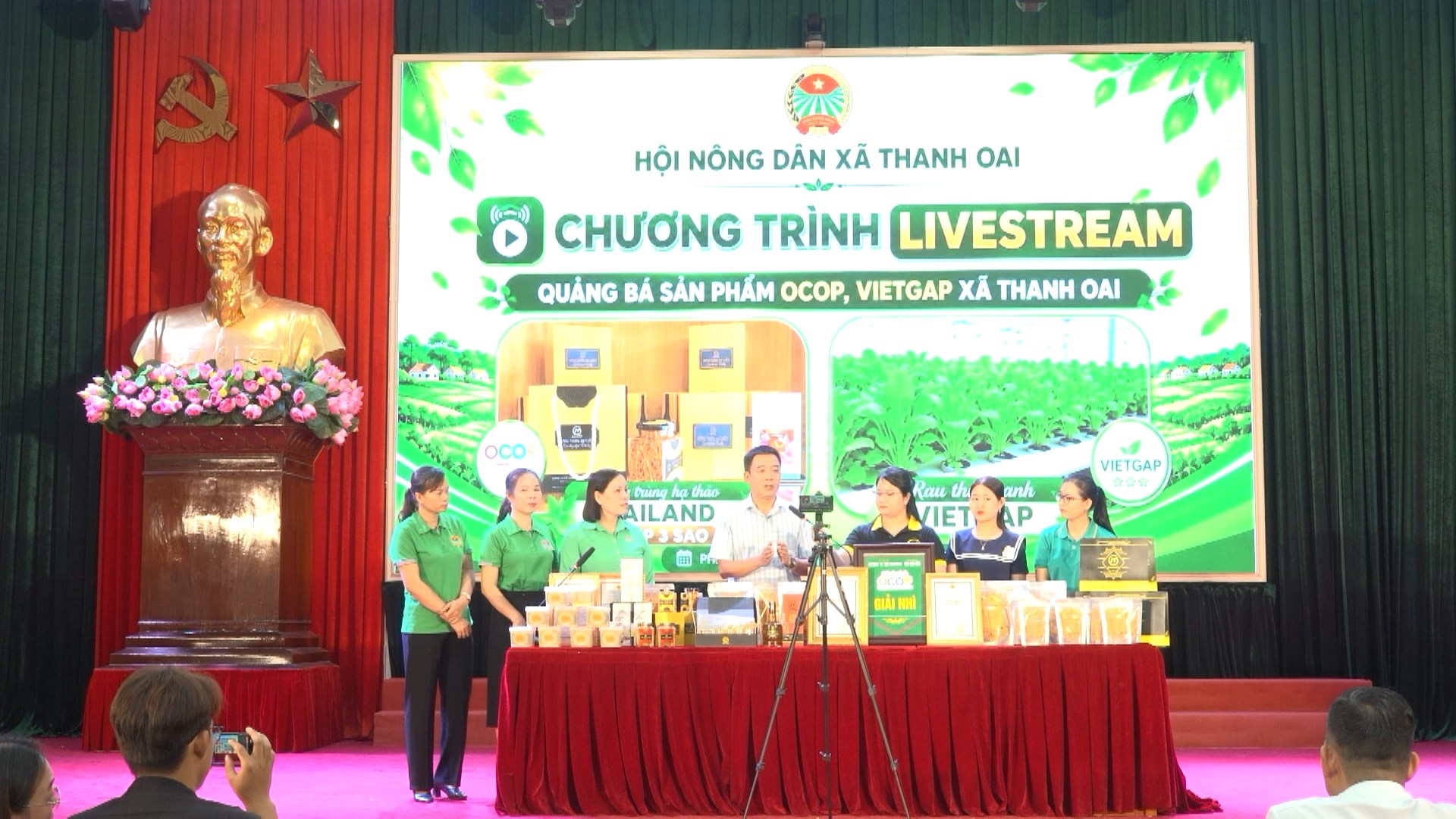 Hà Nội hỗ trợ nông dân chuyển đổi số