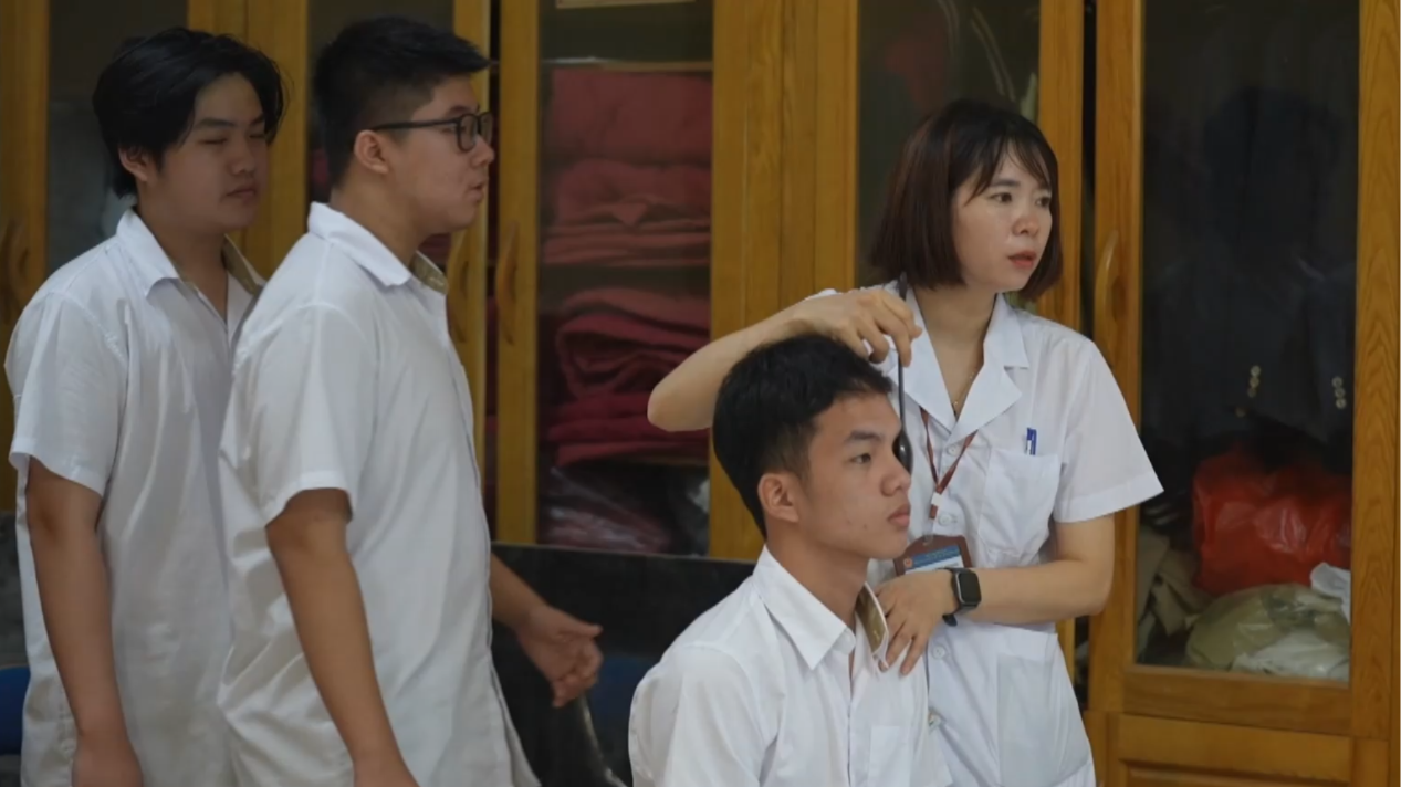 Khám sức khoẻ cho học sinh trước thềm năm học mới