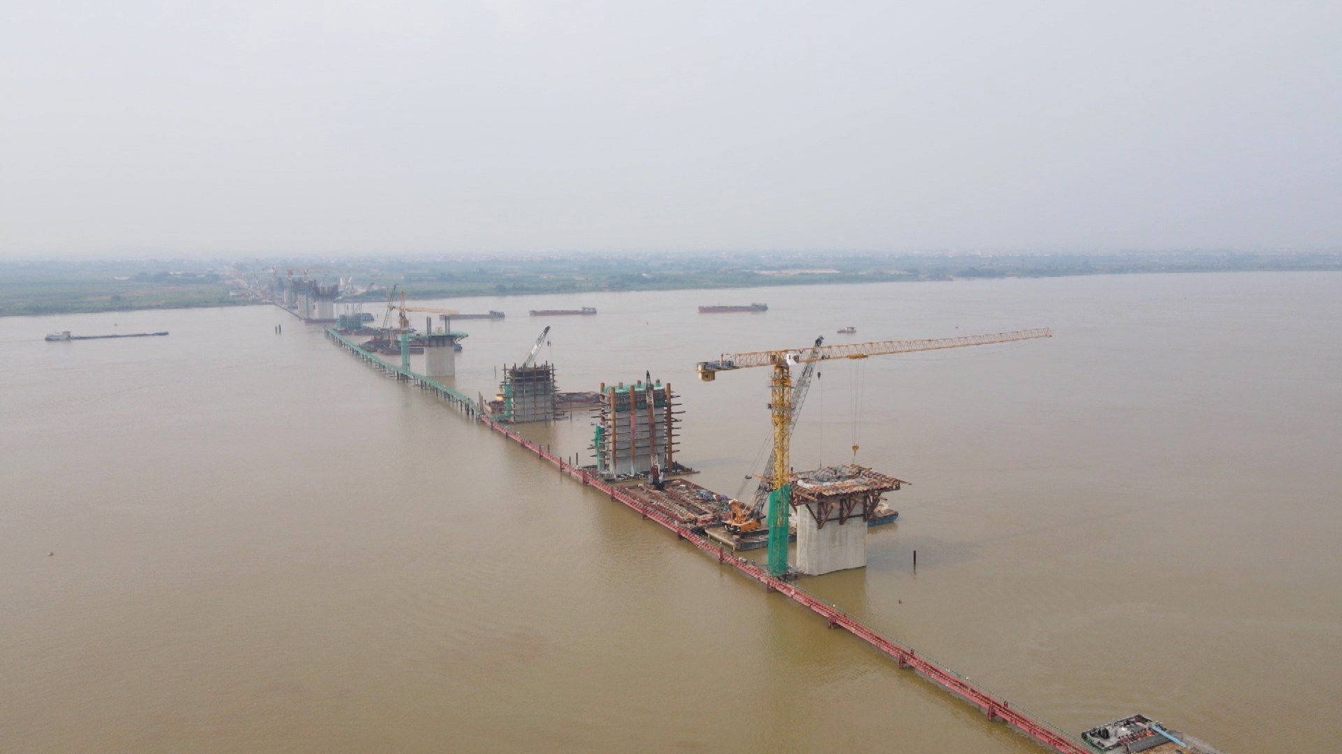 Sản lượng thi công cầu Hồng Hà đạt hơn 45%
