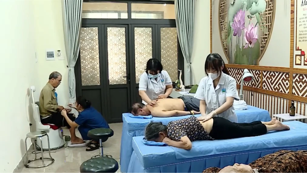 Áp dụng công nghệ cao khám sức khỏe cho người cao tuổi
