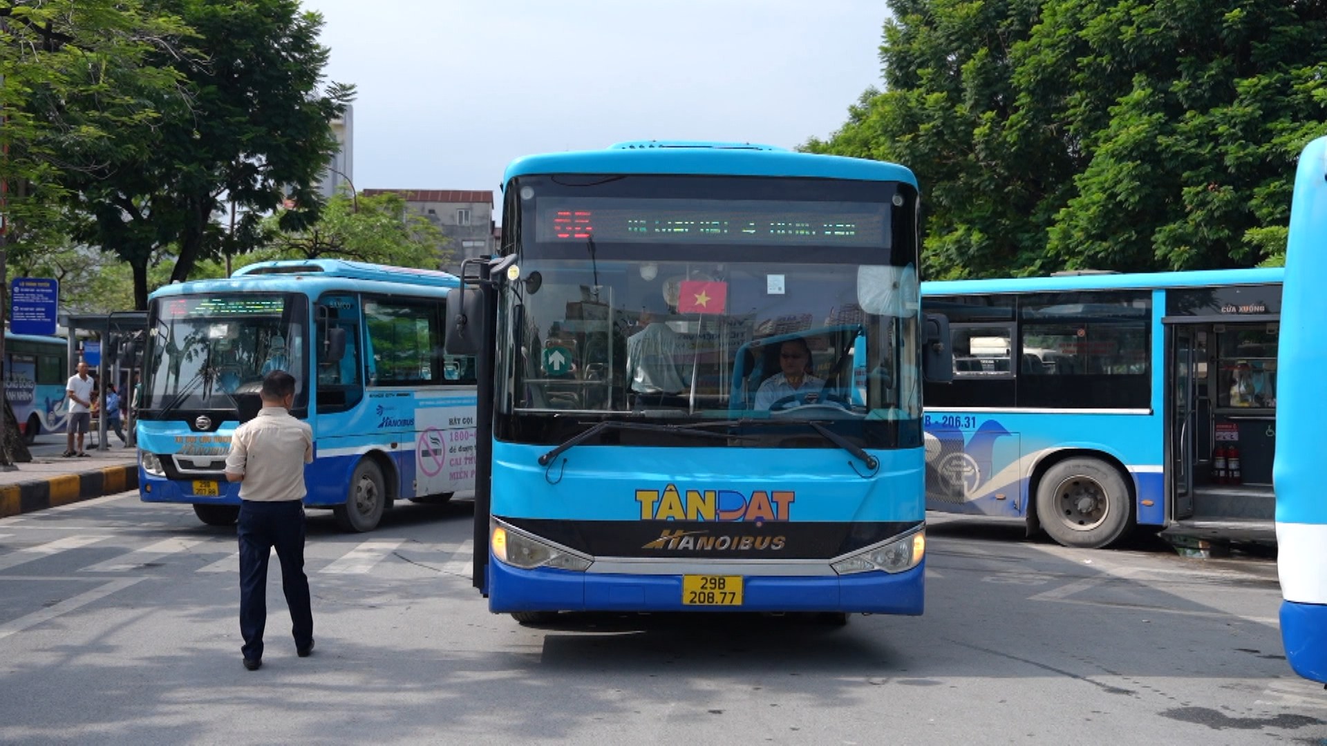 Tăng cường kiểm tra nâng cao chất lượng xe buýt 
