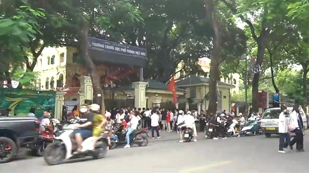 Văn hóa giao thông trước cổng trường cần được chấn chỉnh