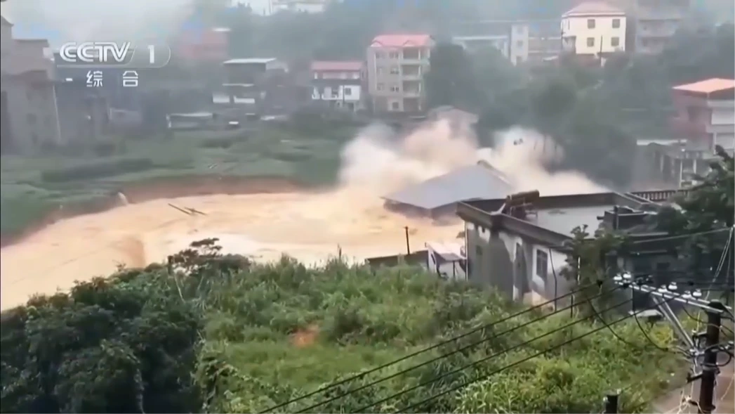 Trung Quốc: Sạt lở đất khiến 1 người thiệt mạng, 11 người mất tích