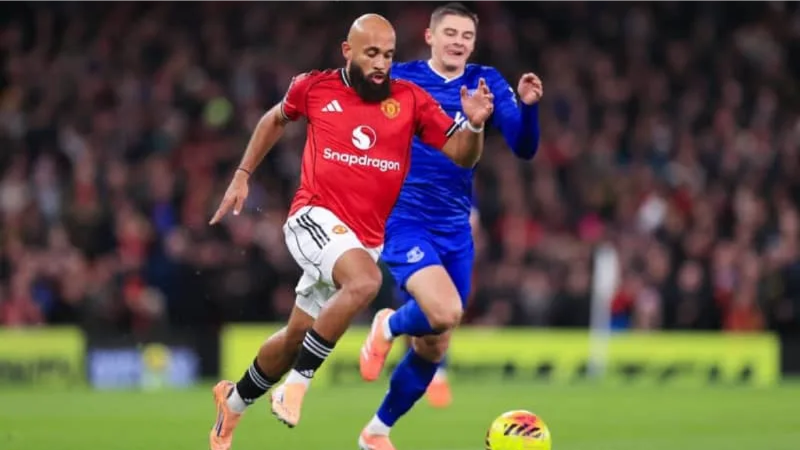 Manchester United hướng tới 3 điểm đầu tiên trên sân khách