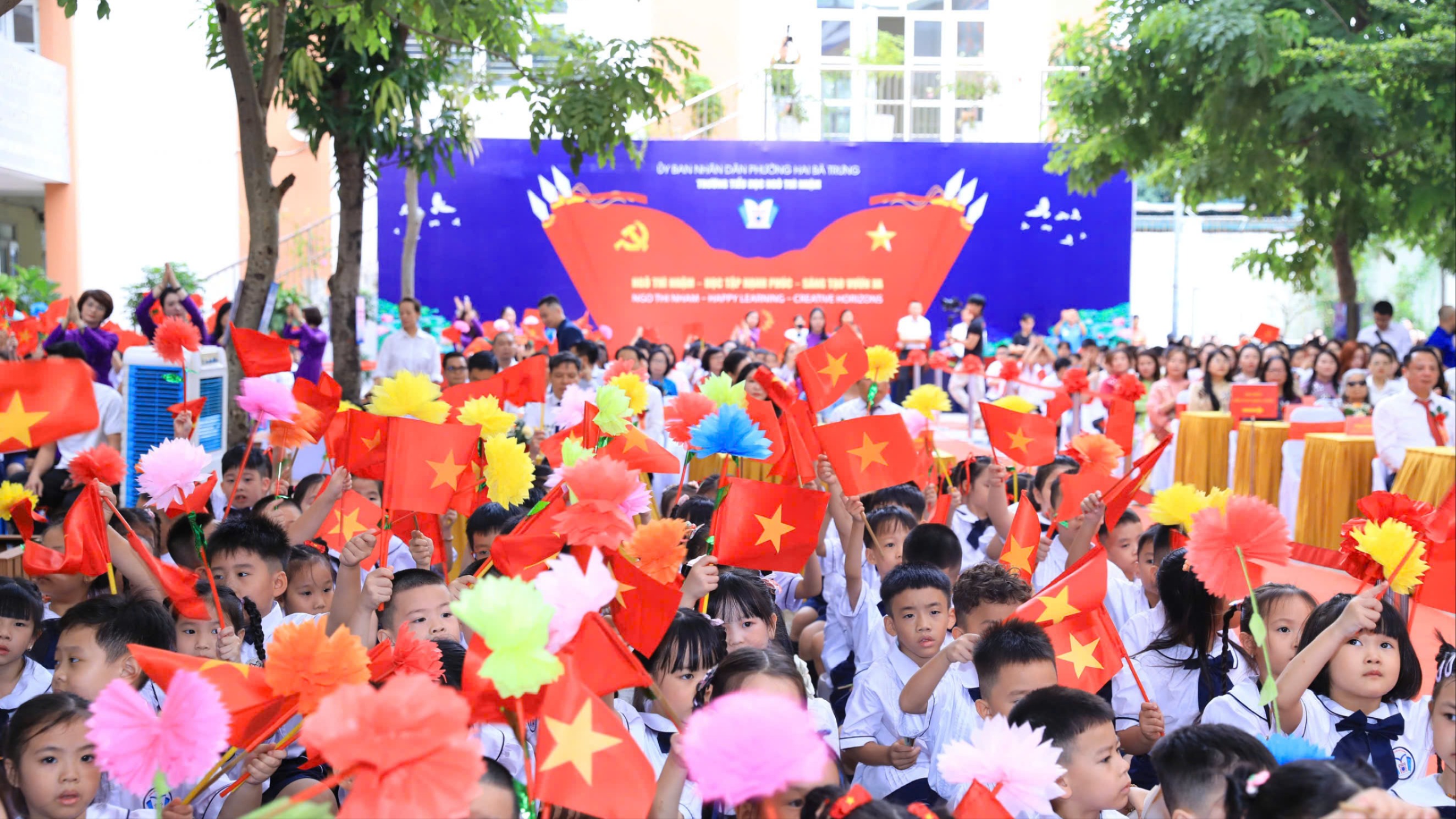 Hà Nội tưng bừng khai giảng năm học mới 2026 - 2027