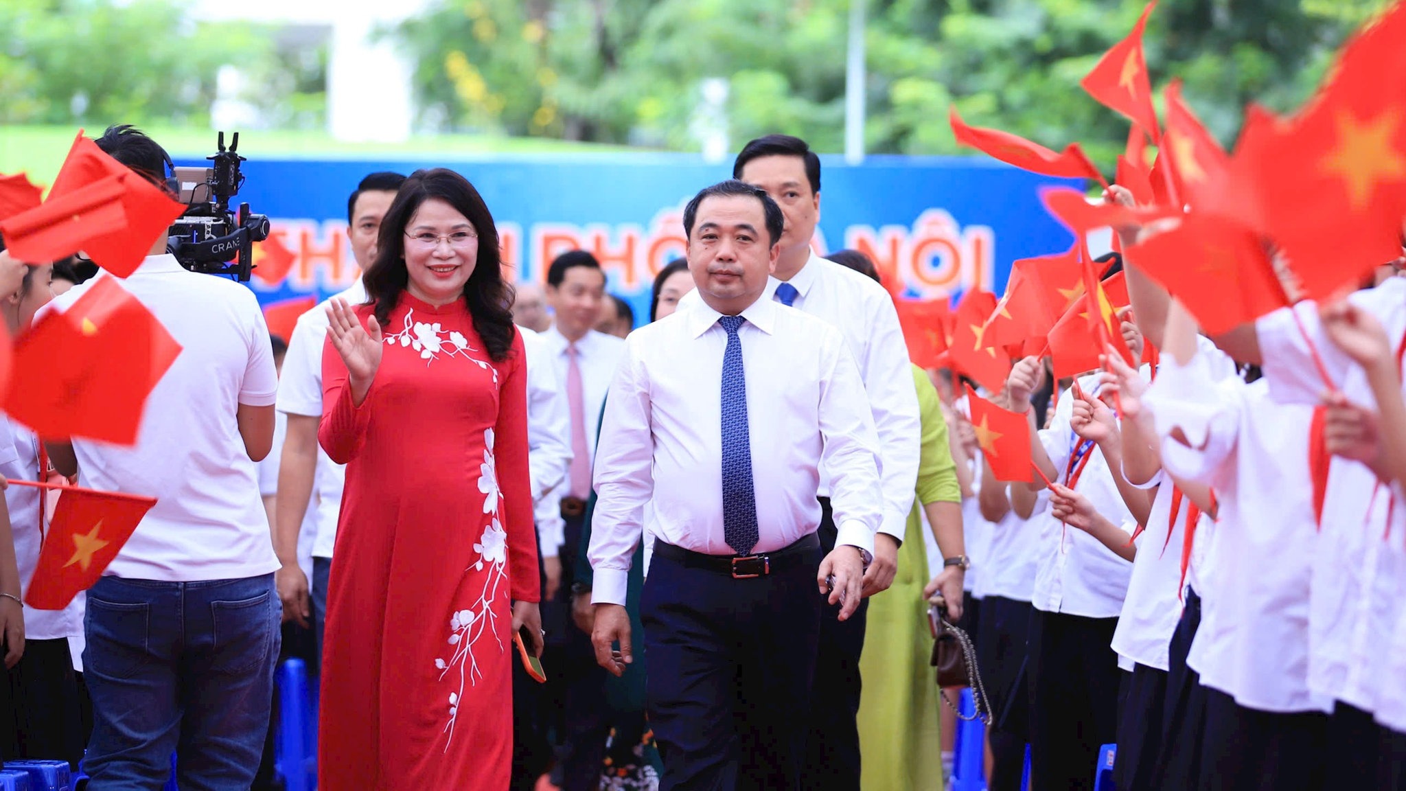 Bí thư Thành ủy Hà Nội dự lễ khai giảng tại Trường THCS Trần Duy Hưng