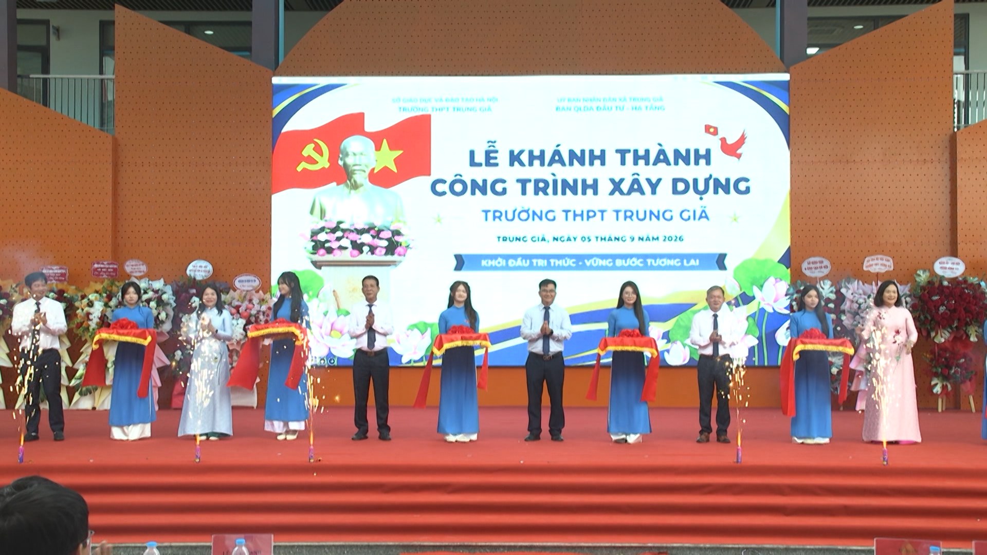 Khai giảng năm học trong ngôi trường mới ở Trung Giã