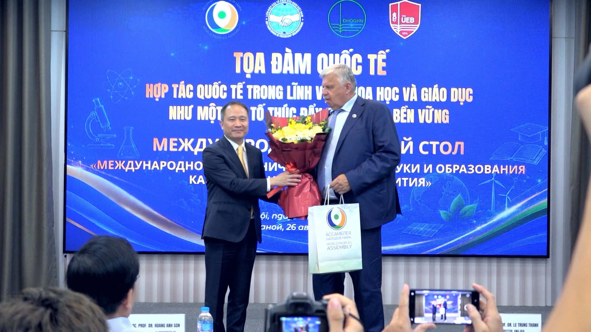 Kết nối tri thức - thúc đẩy phát triển bền vững
