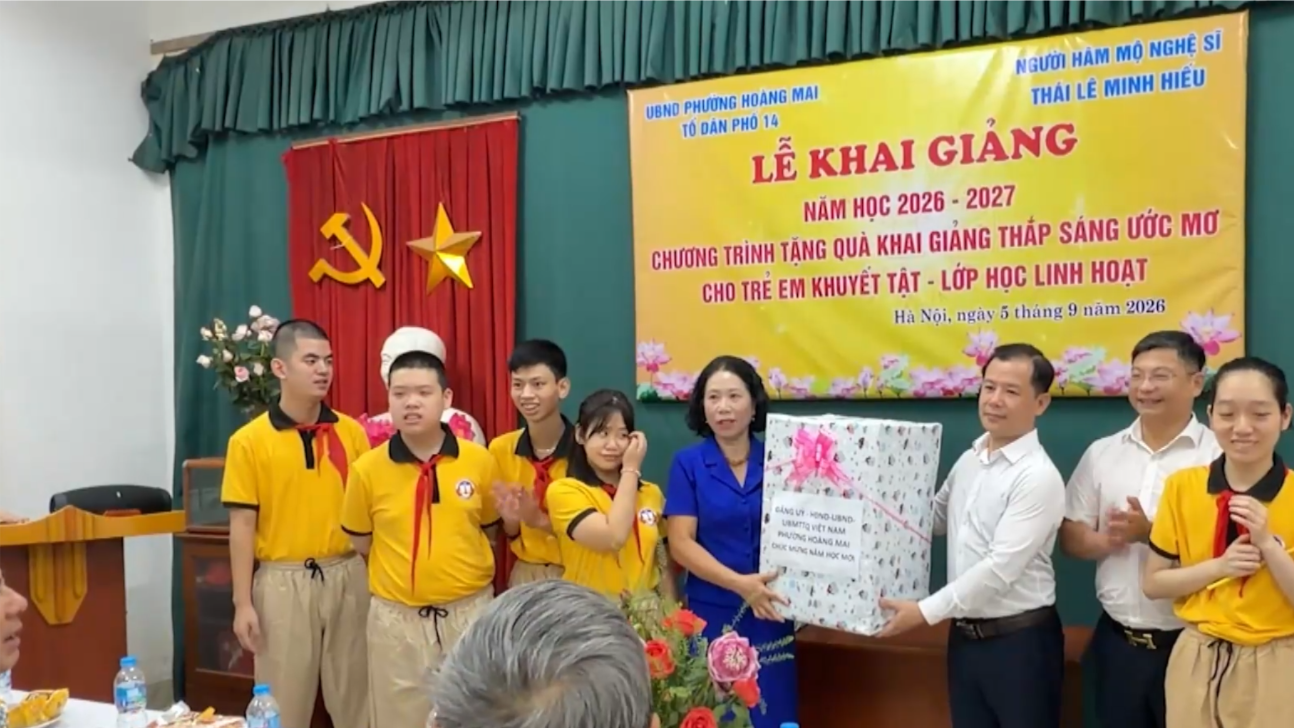 Niềm xúc động trong ngày khai giảng ở lớp học linh hoạt 