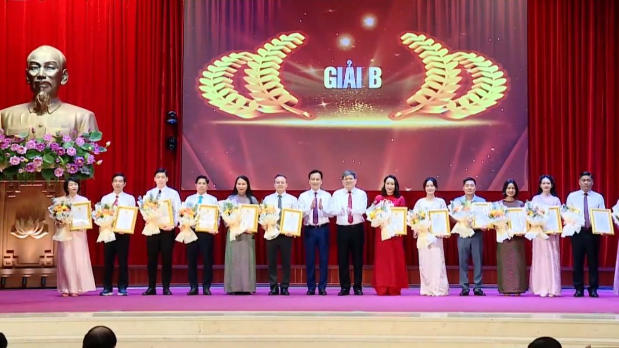 Bảo vệ nền tảng tư tưởng của Đảng là nhiệm vụ chiến lược