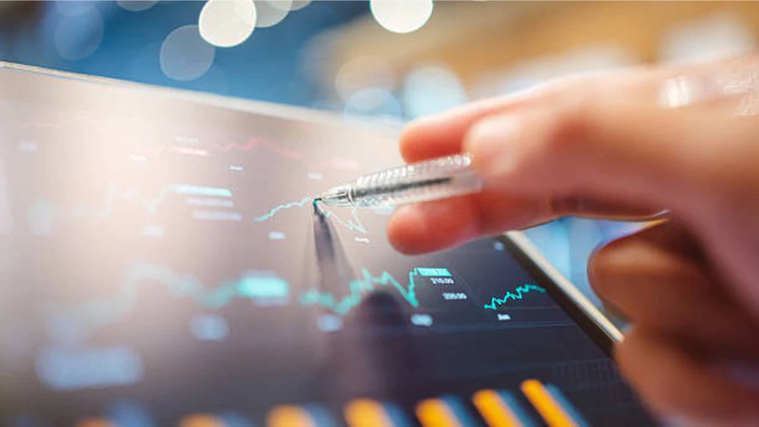 VN-Index rung lắc quanh ngưỡng 1.830 điểm