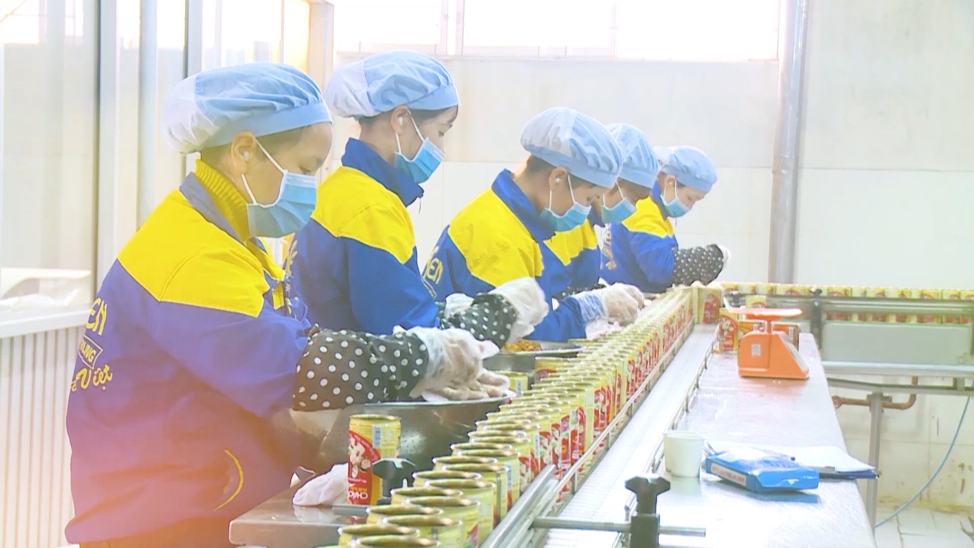 Hàng Việt nâng sức cạnh tranh, mở rộng thị trường