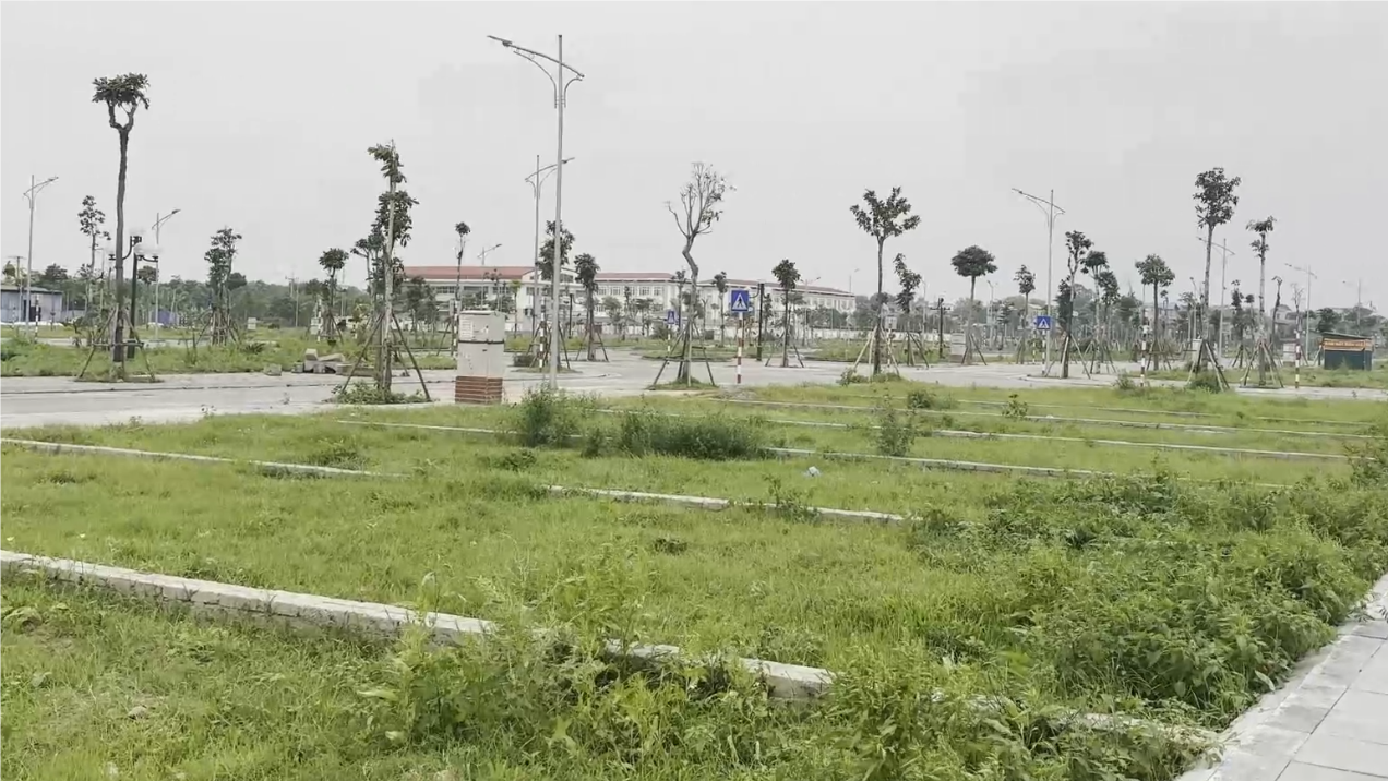 Đất nền từ ‘sốt’ sang 'ế’, nhà đầu tư mắc kẹt