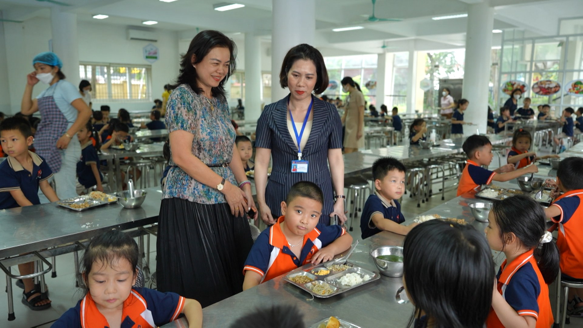 Hà Nội kiểm tra đột xuất bữa ăn bán trú trường học