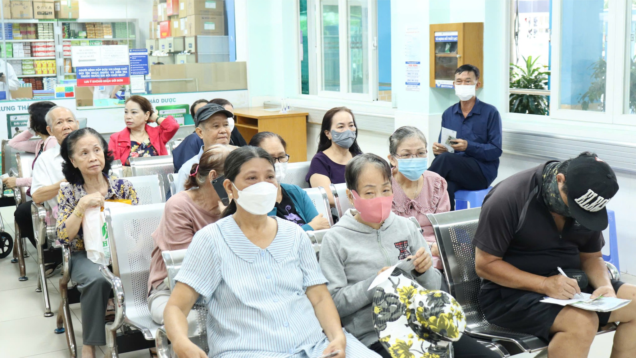 Mục tiêu 100% người cao tuổi có thẻ BHYT