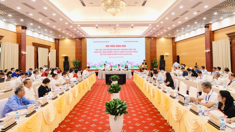Học tập suốt đời, phát triển con người có bản lĩnh, trách nhiệm