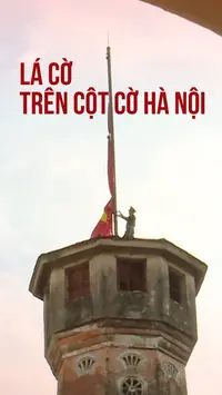 Lá cờ trên Cột cờ Hà Nội ngày Quốc tang