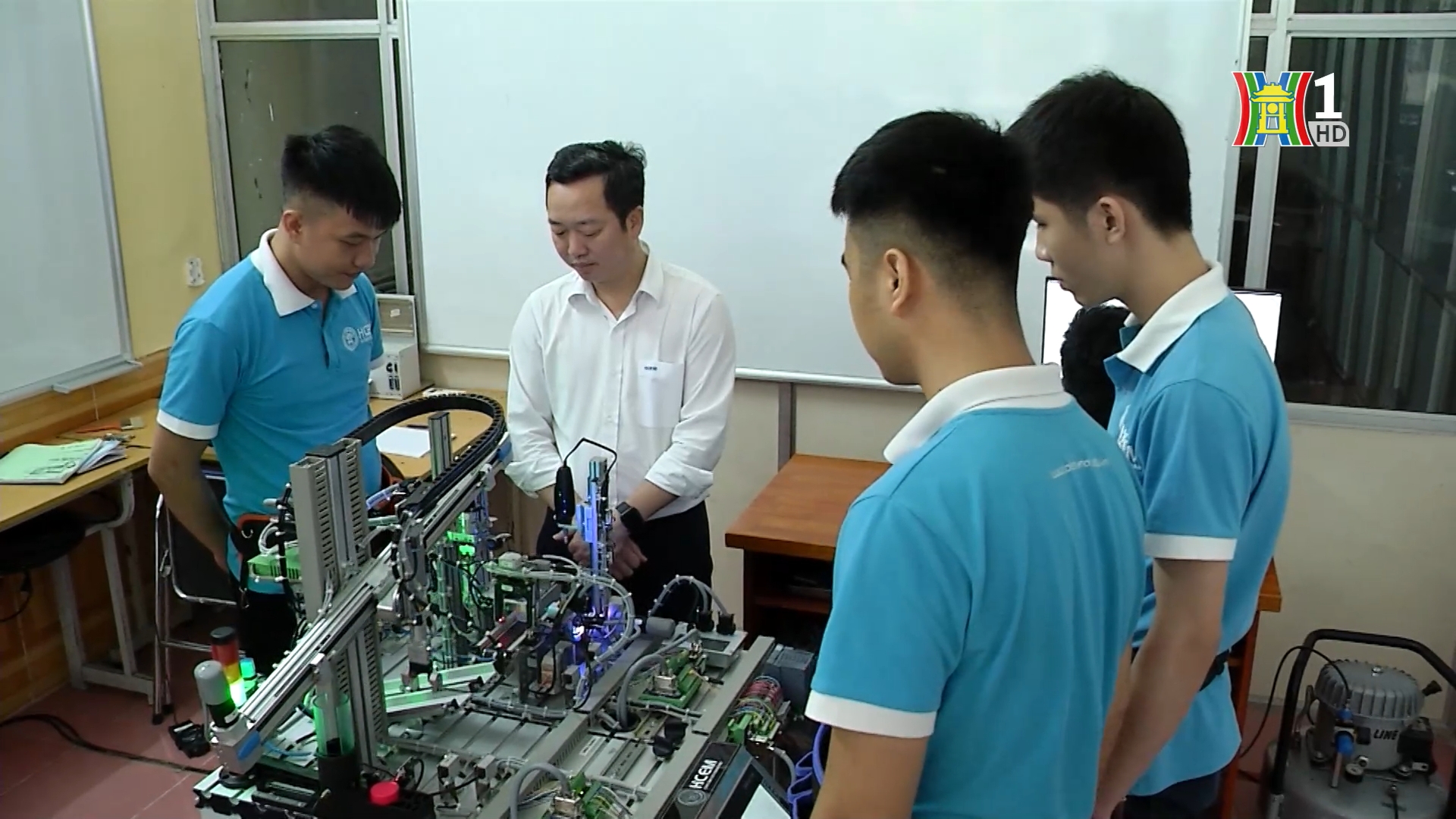 Thầy hiệu trưởng và hành trình đổi mới không điểm dừng | Người tốt quanh ta | 02/06/2025