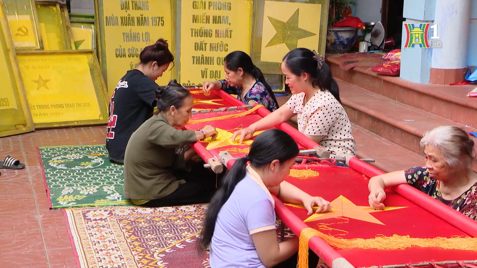 Bốn thập kỷ bền bỉ với nghề may cờ Tổ quốc | Người tốt quanh ta | 05/05/2025