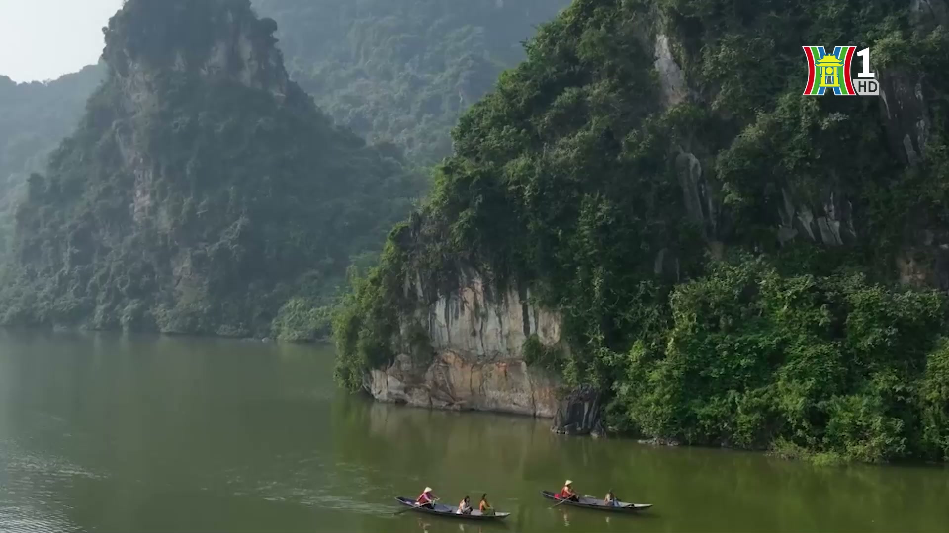 Vẻ đẹp hoang sơ của hồ Quan Sơn