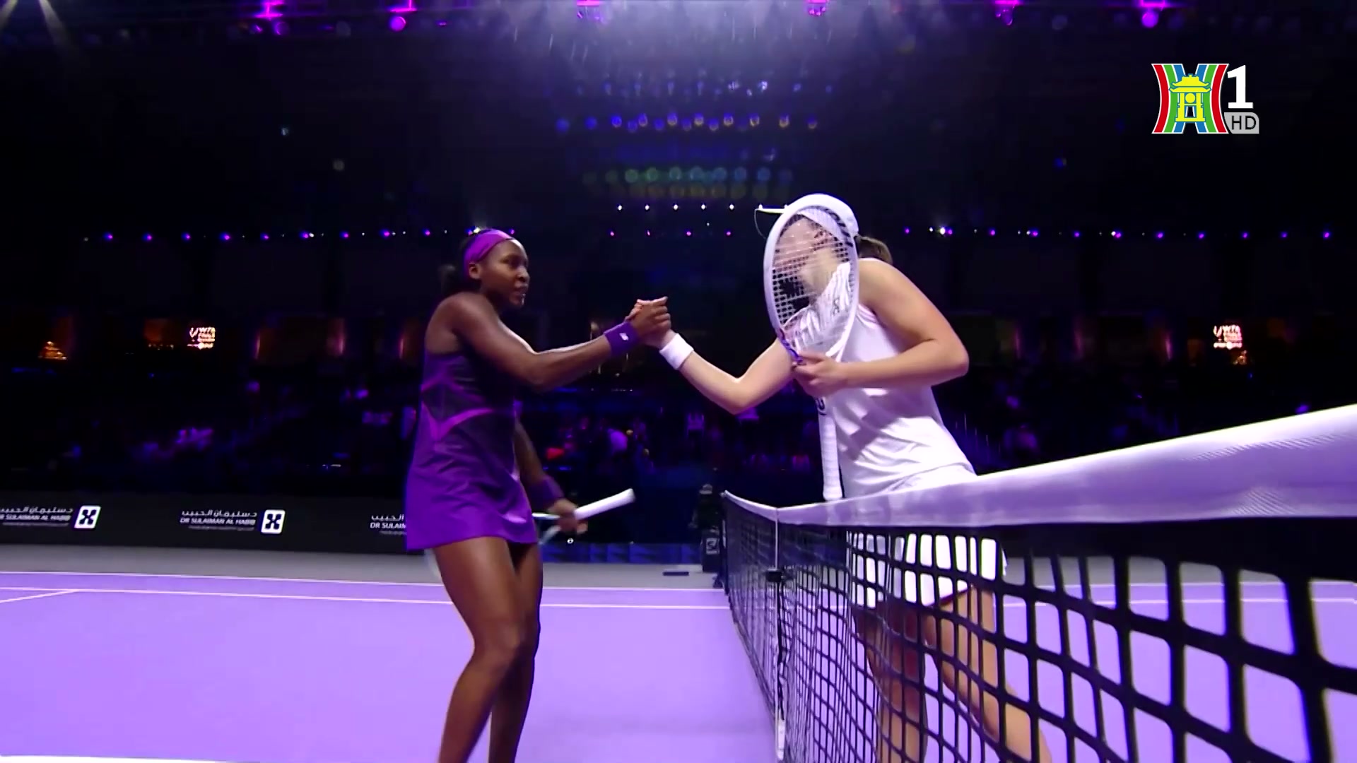 Coco Gauff lọt vào bán kết WTA Finals 2024